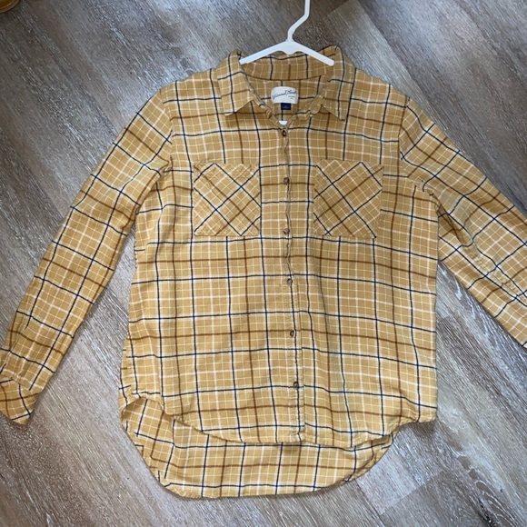 Universal Thread Tops - Universal thread plaid flannel